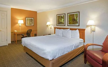 La Quinta Inn & Suites by Wyndham San Antonio Market Square