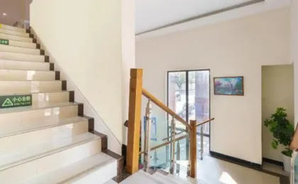 Yibai Liangpin Hotel (Shanghai Pudong Airport Store)