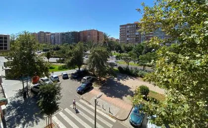 piso para jovenes familia cerca playa y centro . BLASCO IBANEZ A