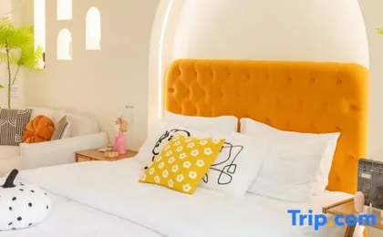 Shanghai Yunjian Selected Theme Apartment (Jiading North Subway Station)