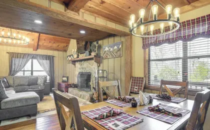 Secluded Sevierville Cabin: Hot Tub & Mtn Views!