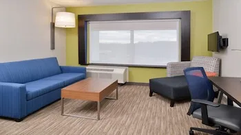Holiday Inn Express & Suites Parkersburg East by IHG
