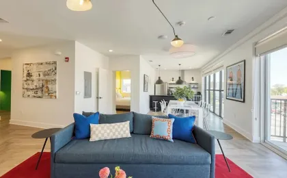 916 Main 12 Unit Buyout - 30bdrs! Prvt Two Floors
