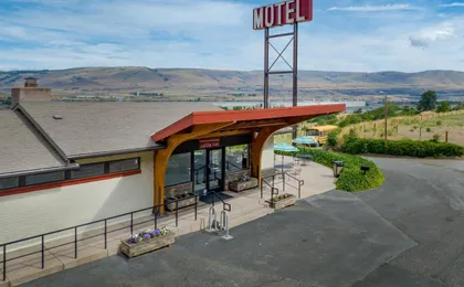 Celilo Inn