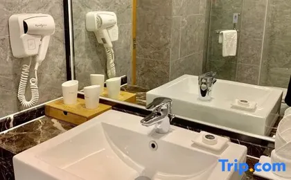 Qingmu Select Hotel (Shanghai Dahua Hucheng Dahua Second Road)
