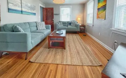 Seas the Day - 4 blocks to the beach, restaurant, and bar district - great deck and outdoor space!!