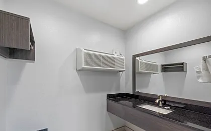 Motel 6 Oceanside, CA – Marina / Camp Pendleton