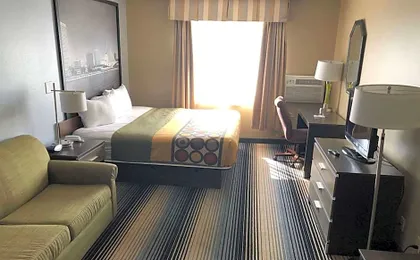 Super 8 by Wyndham Milwaukee Airport