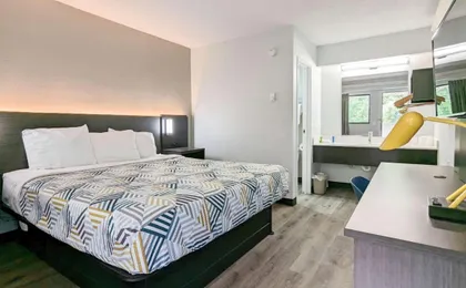 Motel 6 Nashua South