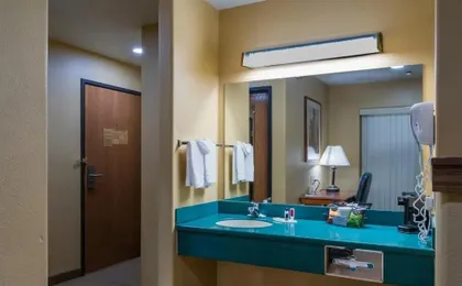 Pinedale Hotel & Suites