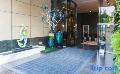 Berman Hotel (Hangzhou East Station Mingshi Road Subway Station)