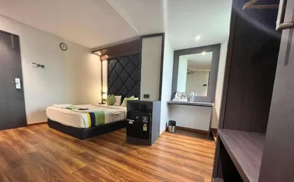 Glitz Hotel P Inn