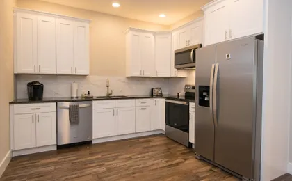 Lower Level Retreat w Free Tix Private Cozy