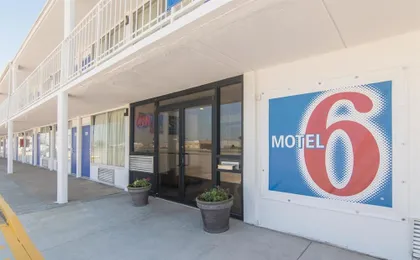 Motel 6 Liberal