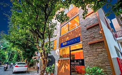 FabHotel Crown Suites - Nr. Sony Signals