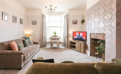 Apartment 32