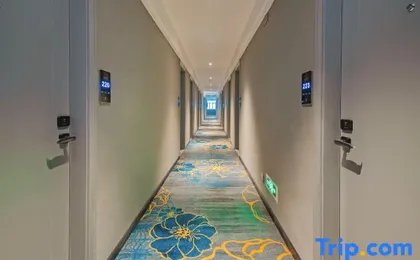 Aoqi Hotel (Xihua Road Caihongqiao Subway Station)