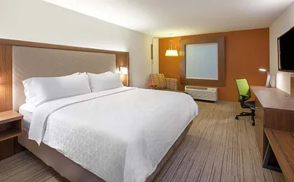Holiday Inn Express & Suites Dallas Market Ctr - Love Field By IHG