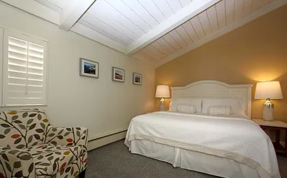 Lobos Lodge