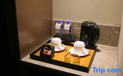 Homeinn Plus Hotel (Shanghai Hongqiao Road Subway Station)