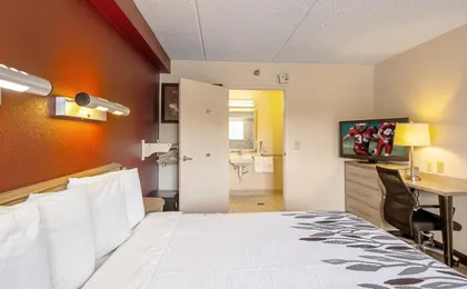 Red Roof Inn Utica