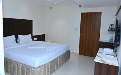 Grand Manor Suites