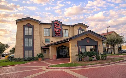 Red Roof Inn & Suites Houston - Hobby Airport