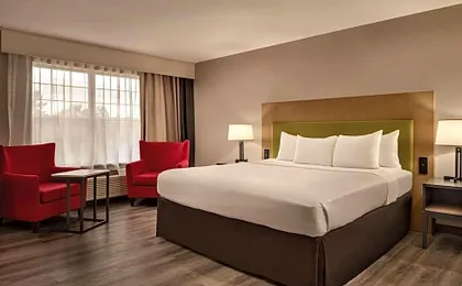 Country Inn & Suites by Radisson, Cedar Falls near University