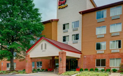 Red Roof PLUS+ Raleigh Downtown – NCSU/Conv Center