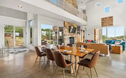Luxury Hilltop Retreat w/ Scenic Views