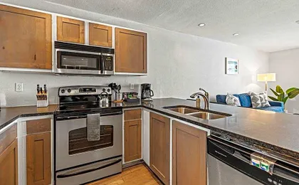 Littlefield Lofts, Hosted by Placemakr - 6th St