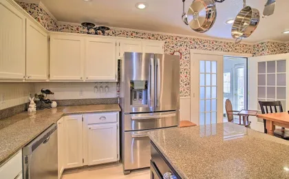Grand Fredericksburg Retreat - Walk to Main St!