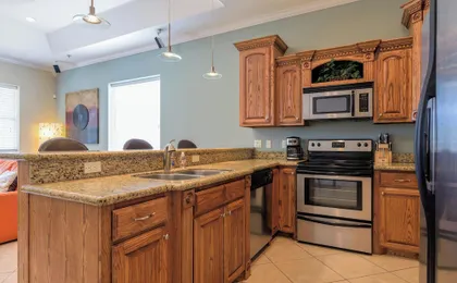 Sleeps 6 in a 4plex w Pool, Only a Block to Beach