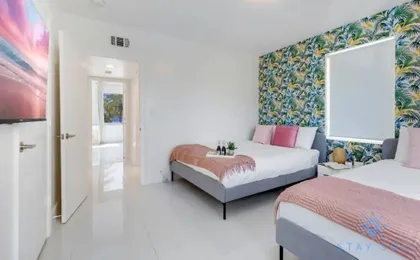Free Parking: Bay View + Pool | Step To Beach