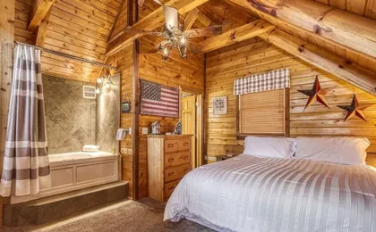 Laceys Place by Beyond Expectations With Hot Tub