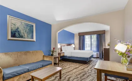 Best Western Plus River Escape Inn & Suites