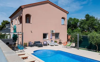 Family-Friendly Apartments with Swimming Pool Pula - 21314