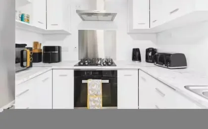 4BR London Home Piccadilly Line Sleeps 9