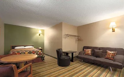 Super 8 by Wyndham Blackwell