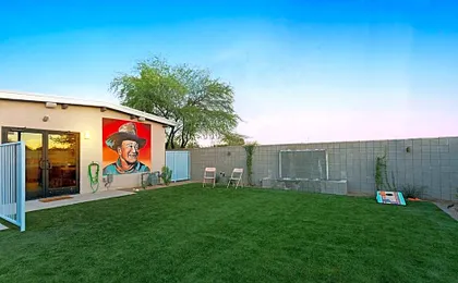 Hotel McCoy Tucson - Art, Coffee, Beer, Wine, Pool