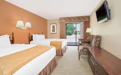 Days Inn & Suites by Wyndham Red Rock-Gallup