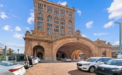 Placemakr Downtown Pittsburgh at The Pennsylvanian