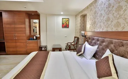 Fabhotel Prime Candle Wood