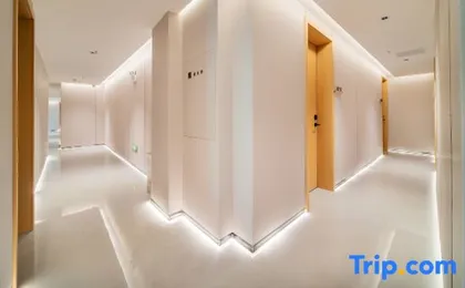 Yulin Business Hotel (Zhongjian Xingguangcheng Hubei Maternity and Child Health Care Hospital Shop)