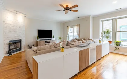 Windy City Getaway 3br 2ba Chicago Townhouse 3 Bedroom Home by RedAwning