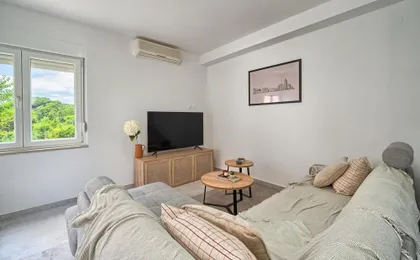 A1-Luxury Apt W Big Balcony, 4 Min Walk To Beach