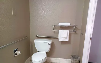 Motel 6-Fresno, CA - Blackstone North