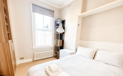 Sunny 2 Bedroom, 2 Bathroom Apartment with Rooftop in Central London