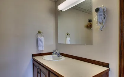 Everspring Inn & Suites
