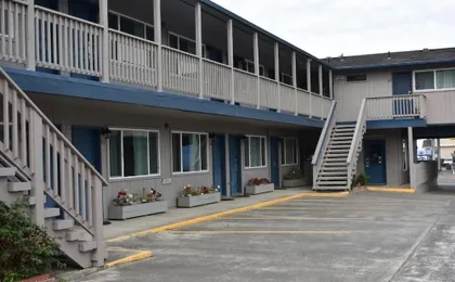 Lighthouse Cove Inn